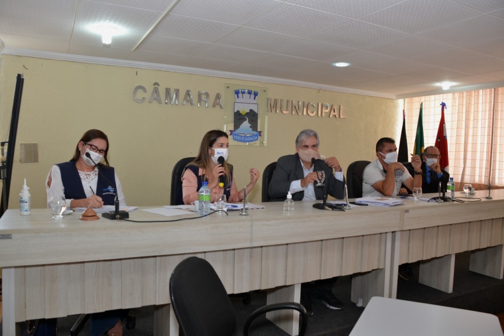 Câmara de Monteiro ouve prestação de contas da prefeita sobre pandemia, e aprova criação de comissão suprapartidária par