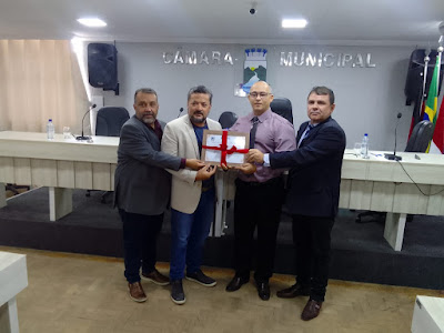 Câmara de Monteiro entrega título de cidadão ao funcionário do Banco do Brasil Gilvan Bráz